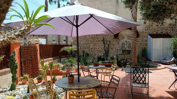 El Castell Embruixat Hotel Saint-Hippolyte  Kültér fotó