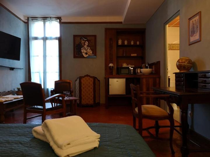 El Castell Embruixat Hotel Saint-Hippolyte  Kültér fotó